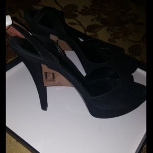 - 100% AUTHENTIC FENDI SANDALS!!! HAS NOT BEEN SOLD YET!